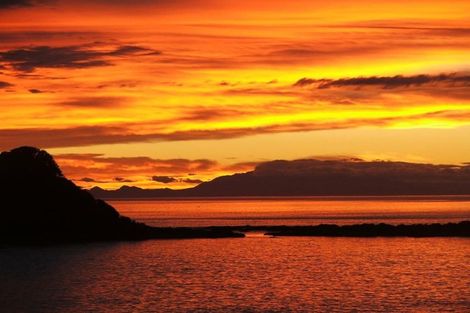 Photo of property in 166 The Esplanade, Houghton Bay, Wellington, 6023