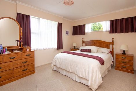 Photo of property in 27 Raglan Avenue, Cloverlea, Palmerston North, 4412