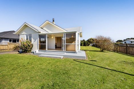 Photo of property in 22 Whitcombe Road, Opunake, 4616