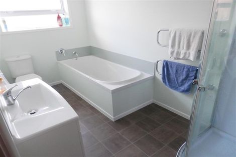 Photo of property in 5 Ostend Place, Avonhead, Christchurch, 8042