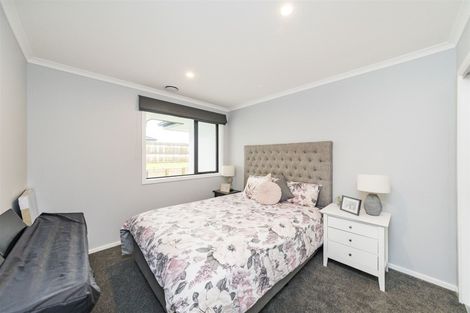Photo of property in 202 Pacific Drive, Fitzherbert, Palmerston North, 4410