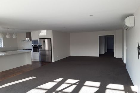 Photo of property in 14 Harding Drive, Papamoa Beach, Papamoa, 3118