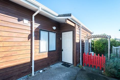 Photo of property in 11b Warrington Grove, Newlands, Wellington, 6037