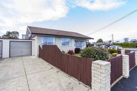 Photo of property in 2/32 Lake Terrace Road, Burwood, Christchurch, 8083