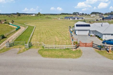 Photo of property in 16 Mowhia Grove, Waitarere, Levin, 5510