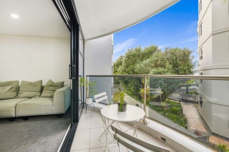 Photo of property in 1e/175 Hurstmere Road, Takapuna, Auckland, 0622