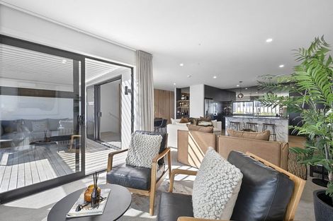 Photo of property in 2/11a Baring Terrace, Strandon, New Plymouth, 4312