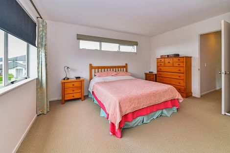 Photo of property in 33 Lake Drive, Karaka, Papakura, 2113