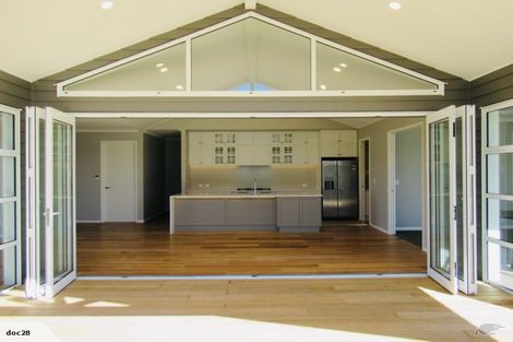 Photo of property in 8 Waitemata Drive, One Tree Point, 0118