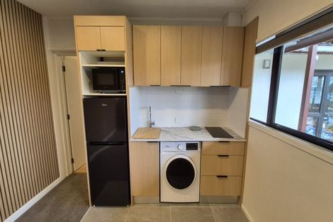 Photo of property in 27 Hebe Place, Birkenhead, Auckland, 0626