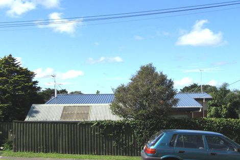 Photo of property in 10 Stanley Point Road, Stanley Point, Auckland, 0624