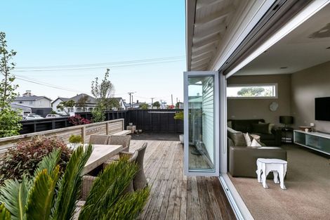 Photo of property in 70 Lemon Street, New Plymouth, 4310