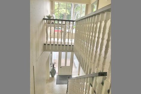 Photo of property in 16 Cobblestone Lane, Hillcrest, Auckland, 0627