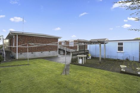Photo of property in 2/305 Devon Street West, New Plymouth, 4310