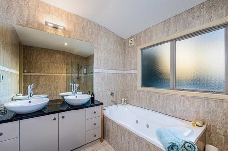 Photo of property in 1/293 East Coast Road, Mairangi Bay, Auckland, 0630