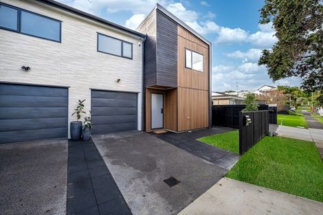 Photo of property in 8 Clovelly Road, Bucklands Beach, Auckland, 2012