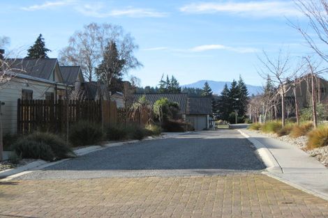 Photo of property in 8 Wynchwood Lane, Wanaka, 9305