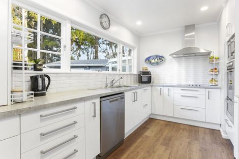 Photo of property in 792 West Coast Road, Oratia, Auckland, 0604