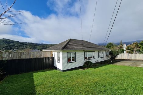 Photo of property in 5 Bledisloe Crescent, Wainuiomata, Lower Hutt, 5014