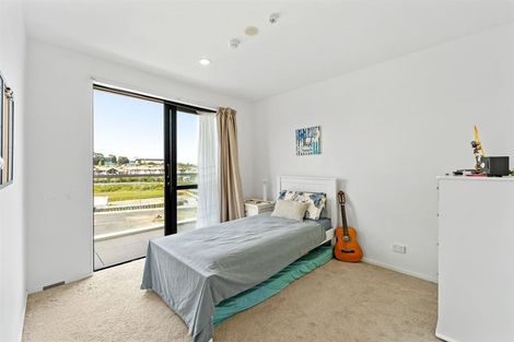 Photo of property in Apollo Apartments, 201/46 Rosedale Road, Rosedale, Auckland, 0632