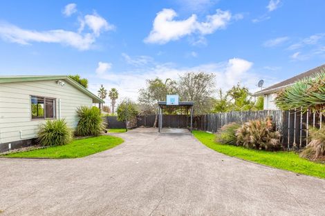 Photo of property in 2/91a Beach Road, Te Atatu Peninsula, Auckland, 0610
