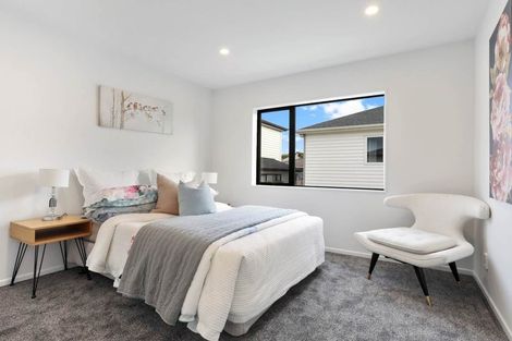 Photo of property in 6b Dalwhinnie Parade, Highland Park, Auckland, 2010