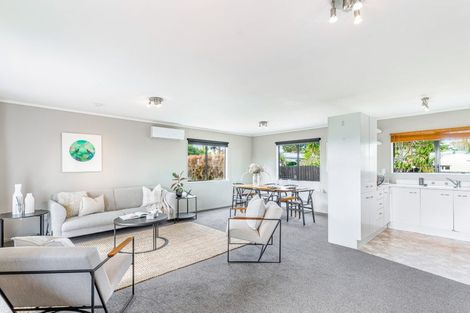 Photo of property in 2/91a Beach Road, Te Atatu Peninsula, Auckland, 0610