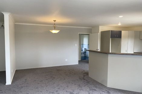 Photo of property in 40 Sunvista Avenue, Oteha, Auckland, 0632