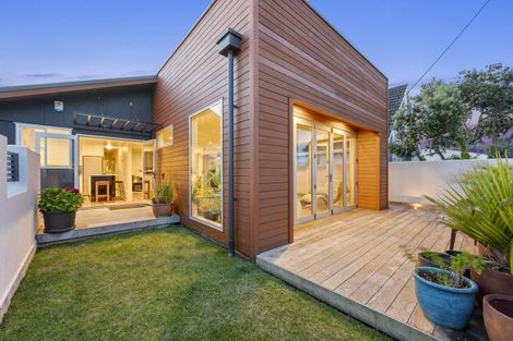 Photo of property in 108 Charles Street, Westshore, Napier, 4110