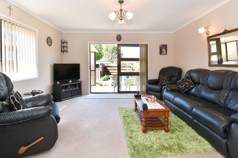 Photo of property in 63 Centreway Road, Orewa, 0931