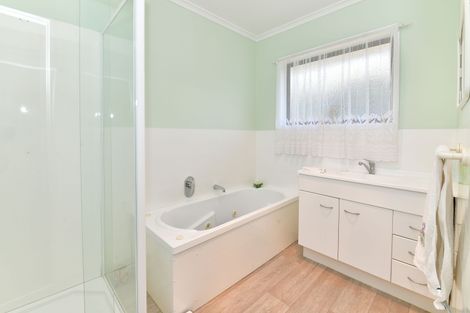Photo of property in 63 Centreway Road, Orewa, 0931