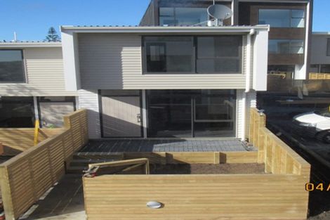 Photo of property in 3/15 Chivalry Road, Glenfield, Auckland, 0629