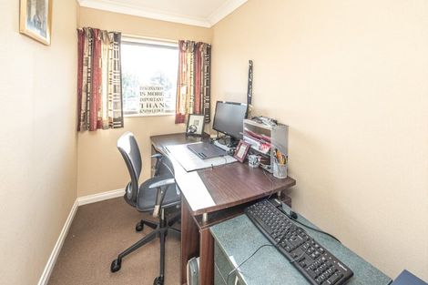 Photo of property in 83 Parkes Avenue, Saint Johns Hill, Whanganui, 4501