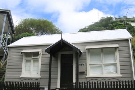 Photo of property in 34 Holloway Road, Aro Valley, Wellington, 6021