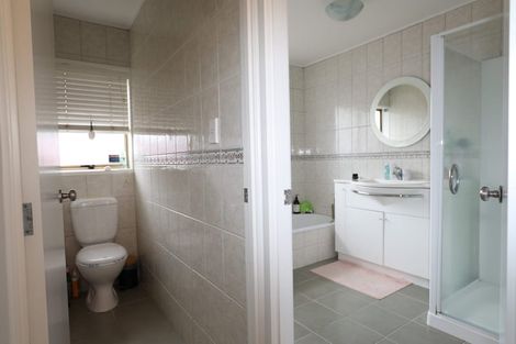 Photo of property in 98 Glenmore Road, Sunnyhills, Auckland, 2010