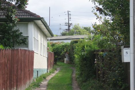 Photo of property in 1/5 Hill Crescent, New Lynn, Auckland, 0600
