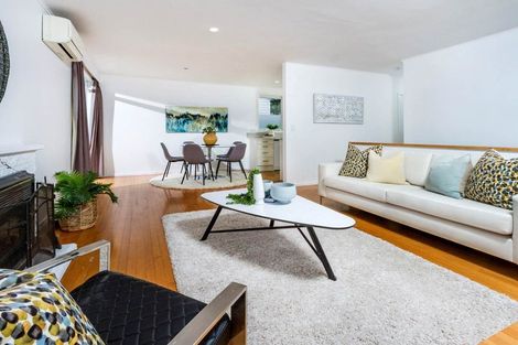 Photo of property in 1/4 Bond Crescent, Forrest Hill, Auckland, 0620