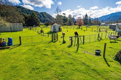 Photo of property in 108 Fairfax Street, Murchison, 7007