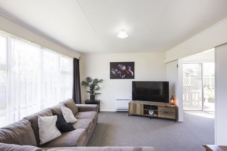Photo of property in 17 Abraham Crescent, Milson, Palmerston North, 4414