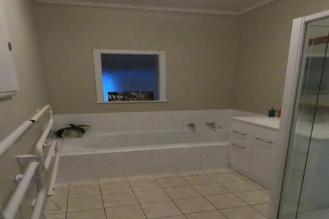 Photo of property in 2/26 Dallinghoe Crescent, Milford, Auckland, 0620