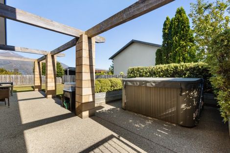 Photo of property in 27 Farrant Drive, Wanaka, 9305
