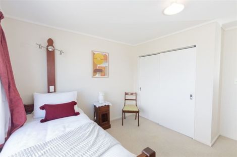 Photo of property in 8a Chapman Street, Newlands, Wellington, 6037