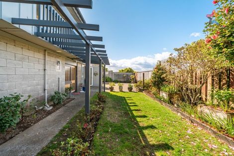 Photo of property in 2 Taka Grove, Normandale, Lower Hutt, 5010