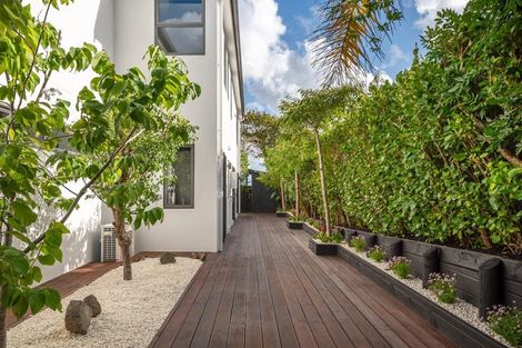 Photo of property in 17 Waitemata Road, Hauraki, Auckland, 0622