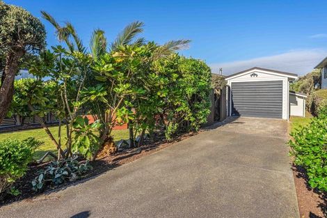 Photo of property in 10 Jane Street, Waikanae Beach, Waikanae, 5036