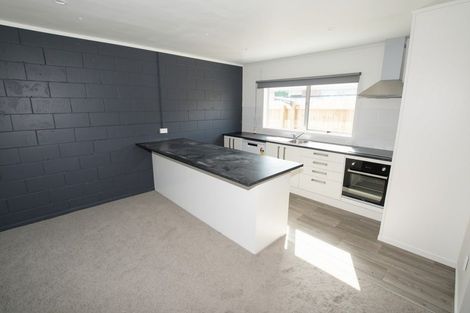 Photo of property in 4/74 Portage Road, New Lynn, Auckland, 0600