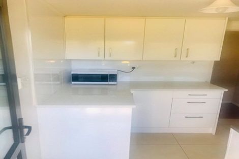 Photo of property in 2/479 Glenfield Road, Glenfield, Auckland, 0629