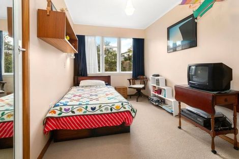 Photo of property in 4 Park Avenue, Tawa, Wellington, 5028