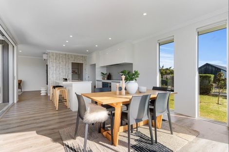 Photo of property in 1 Charlotte Drive, Omokoroa, 3114