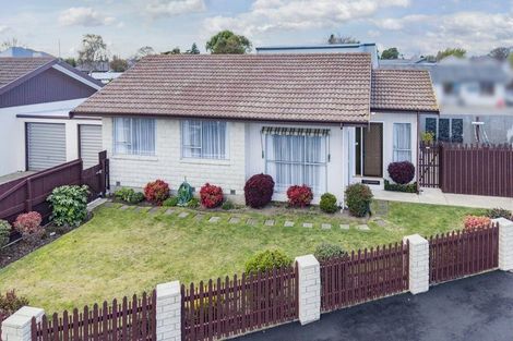 Photo of property in 2/32 Lake Terrace Road, Burwood, Christchurch, 8083